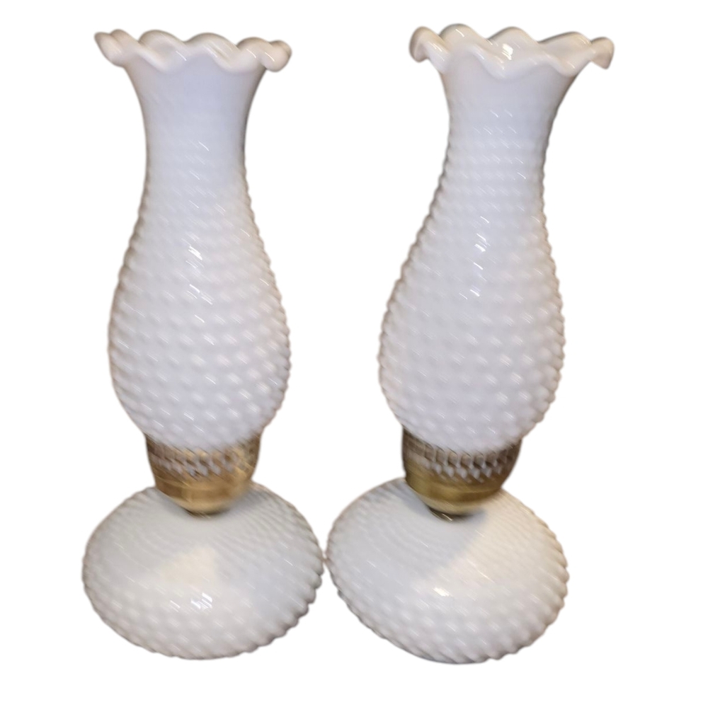 VINTAGE MILK GLASS AND ELECTRIC Pair BOUDOIR LAMPS MILK GLASS‎ HOBNAIL CHIMNEY - Picture 8 of 14